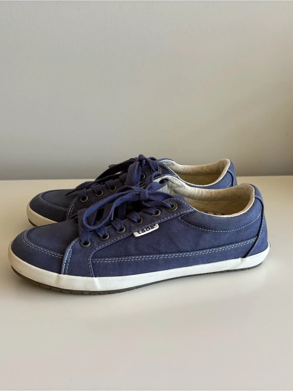 Women’s TAOS Moc Star 2 Sneaker size 8